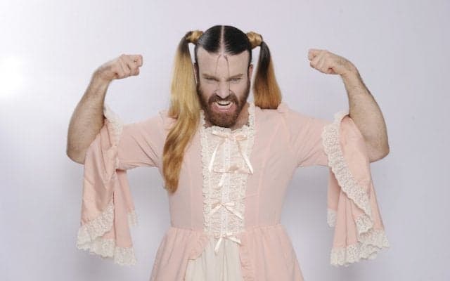 チキン・玄米・緑色野菜が中心の食生活⁉ 超ストイック生活が肉体美を作った！ヒゲ女装パフォーマー・レディビアード（前編）