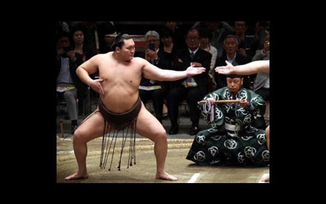 【月刊・白鵬】休場中に断食で10kg減。４横綱そろう九州場所で復活へ