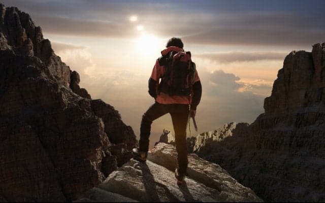 登山初心者のガイドブック！山登りの服装やマナーをまとめた『登山入門』│スポーツがしたくなる今月の1冊