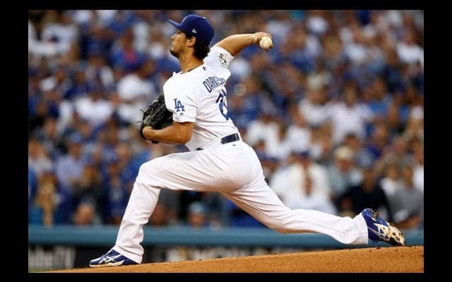 【MLBプレーオフ】グリエル、差別騒動後ダルビッシュと初対戦　第1打席にヘルメット脱ぎ“謝罪”