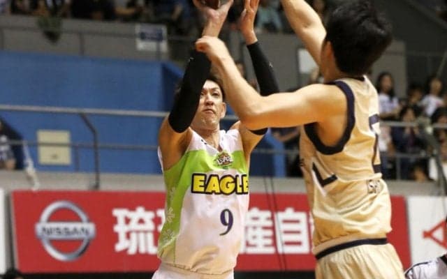 レバンガ北海道の『生きる伝説』折茂武彦、通算1000本目の3ポイントシュートで琉球ゴールデンキングス撃破の原動力に