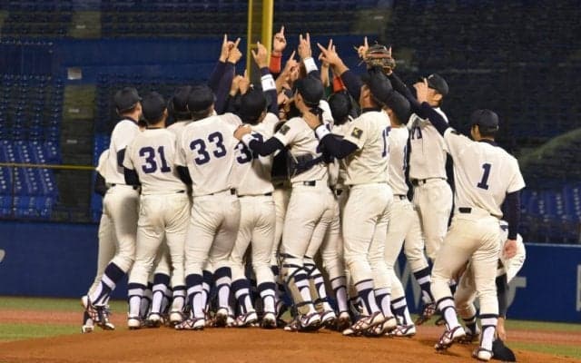 退任を表明した高橋昭雄監督に、選手たちが届けた春秋連覇！【東都大学野球 秋季リーグ戦 東洋大vs亜細亜大3回戦】