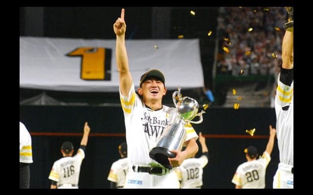 「一度そのバッティングは捨てなきゃと」鷹・内川が語った同点弾と古巣対決