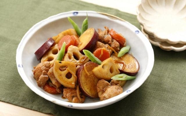根菜を丸ごとペロリ！風邪予防効果抜群の鶏と根菜の煮物【スポーツキッズのためのガッツリ飯 Vol.9】
