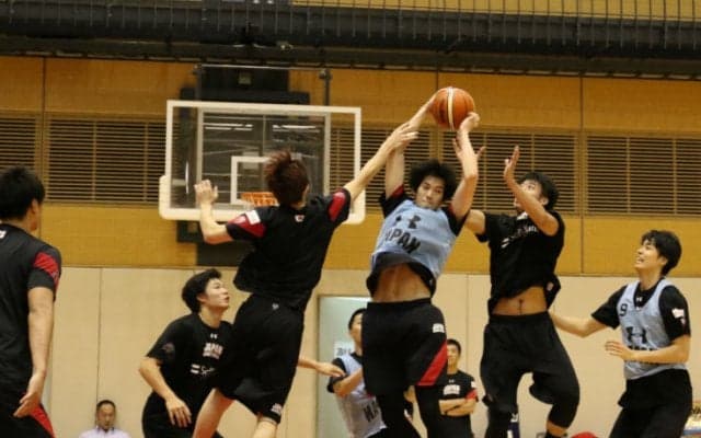 18人に絞られた男子日本代表が強化合宿を実施、指揮官は「ディフェンスをしてリバウンド取らないと勝てないぞ」と檄！