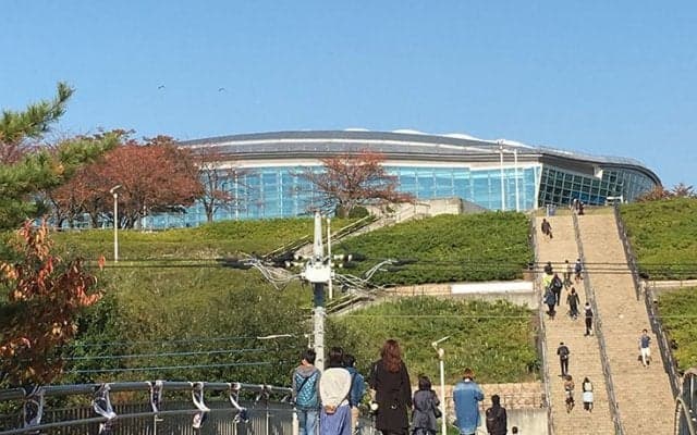 最寄駅からアリーナが遠い！ 『ピンチはチャンス』の精神で悪条件をアクティビティや地域活性に変える提案