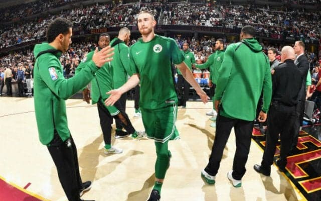 コービーの助言を参考にリハビリに励むゴードン・ヘイワード「目先の目標をこなしていけば、いつの間にか復帰している」