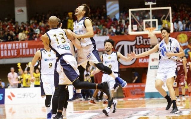 終始ビハインドの展開に耐えた栃木ブレックス、残り4秒からの劇的3ポイントシュートで川崎ブレイブサンダースに逆転勝利