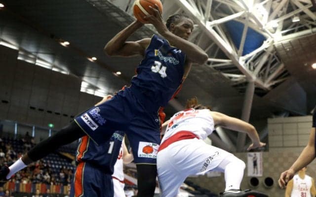 インサイド陣の奮闘で富山グラウジーズを上回った横浜ビー・コルセアーズ、延長戦で敗れた前日の雪辱を果たす