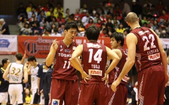 ファジーカスのBリーグ通算2000得点を祝う快勝、『気持ち』で上回った川崎ブレイブサンダースが栃木ブレックスを破る