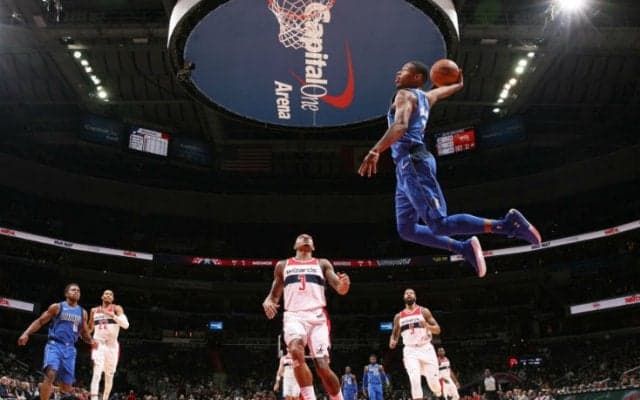 レブロンがマーベリックスのルーキー、デニス・スミスJr.を絶賛「ダイヤの原石だ」