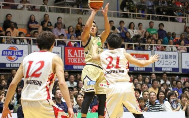 全員でミスをリカバリー、琉球ゴールデンキングスが名古屋Dに粘りのバスケで勝利