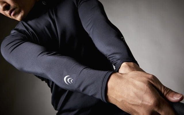 C3fit、ゴルフ向け発熱インナー「ストレッチウォームロングスリーブ」発売