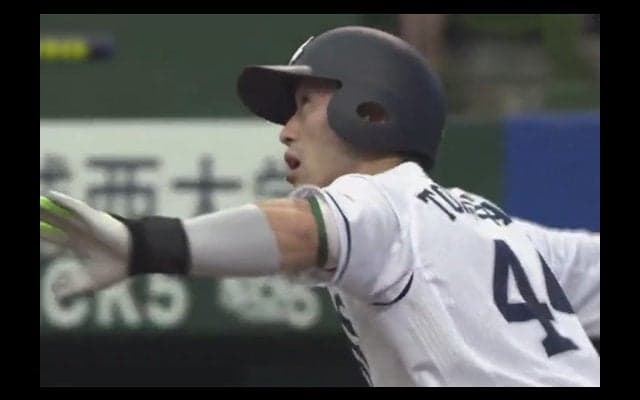 強力打線の迫力を際立たせる「隠し味」　西武・外崎は何がスゴイ？