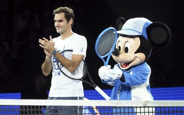 ミッキーマウスが、テニス「全豪オープン」会場を訪問。