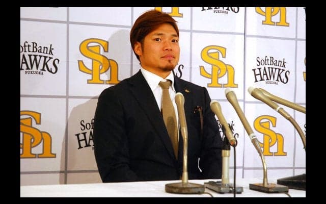 ホークス吉村、20％ダウン4000万円で単年契約「結果で感謝を表したい」