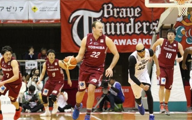 川崎ブレイブサンダース、三河のハイパワーオフェンスを封じ込んで連敗ストップ