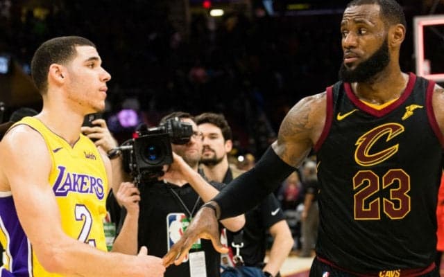 レブロンはレイカーズ相手にトリプル・ダブル達成も、移籍の憶測を「雑音」と一蹴