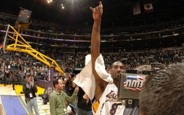 コービー・ブライアントがレイカーズ永久欠番化を確信した瞬間は、伝説の81得点