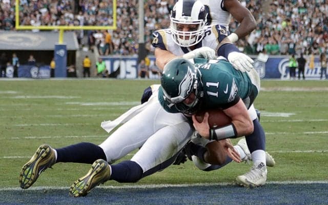 NFLイーグルス地区優勝決定も QBカーソン・ウェンツが負傷し暗雲