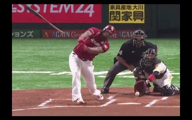 鳥に襲われ、バットが空を飛ぶ…　今季の好珍プレー集【楽天編】