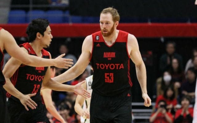 『フォア・ザ・チーム』の精神と豪快ダンクでA東京を支えるアレックス・カーク