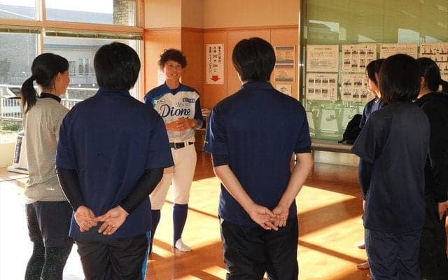 【THE INSIDE】女子プロ野球選手・里綾実の「女子野球の現状」に関する講演と野球教室