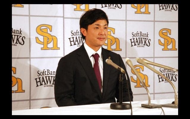 ホークス江川、2年連続200万円減でサイン　「ひと花咲かせられるように」