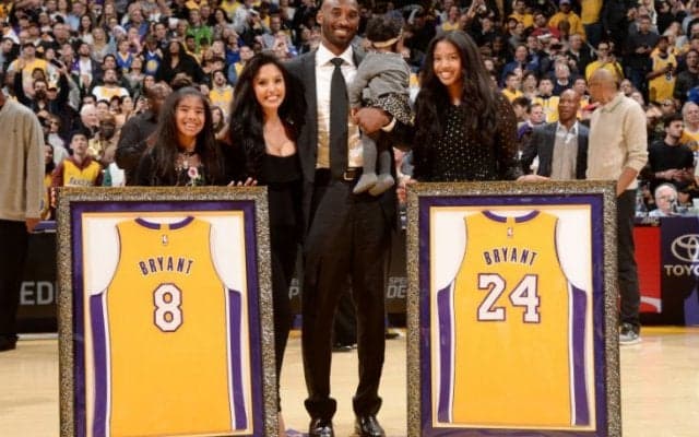 レイカーズの『伝説』コービー・ブライアントが着けた「8」と「24」が永久欠番に