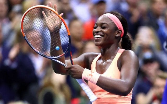 全米女子優勝のスティーブンス「ニューヨーク・オープン」で乳がん啓発活動のチャリティーマッチ。「プレー・フォー・P.I.N.K.ナイト」に参加。