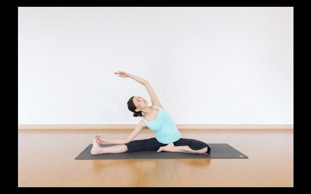 【ヨガの基本ポーズ30 #5】便秘に効果的な5ポーズ