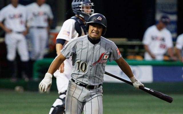 西武・山川穂高、金髪&半袖の同僚・森友哉の写真を公開…「どこのチンピラですか？」とファンの声