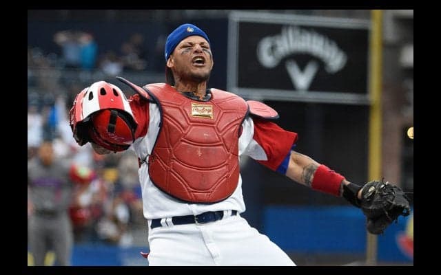 【MLB】モリーナ強肩＆バエスのノールックタッチ　WBCでの美技“融合”に改めて脚光