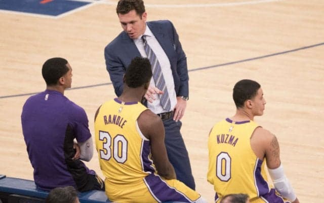 5連敗のレイカーズ、指揮官ルーク・ウォルトンは「選手起用はチームにとってのベストと思う形を選択」