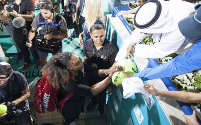 セレナ・ウイリアムズが「ムバダラ・ワールド・テニス・チャンピオンシップ」でオスタペンコと対戦しプレーを披露