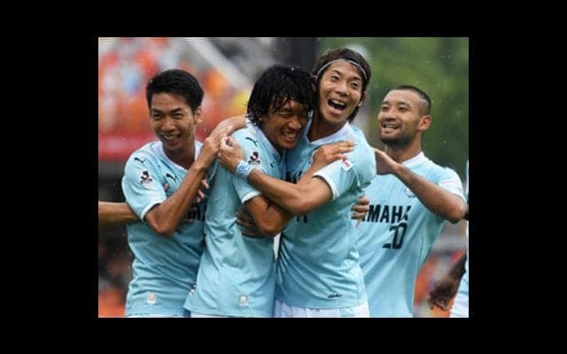 名波監督も「すごいやつだ」と驚嘆。ジュビロを変えた中村俊輔の存在