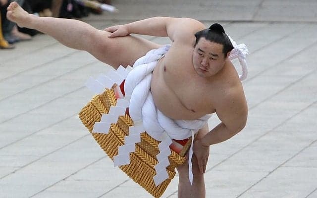 「相撲は最後」元大関・琴光喜との熱戦を制した朝青龍、今度こそ悔いなく土俵を降りる