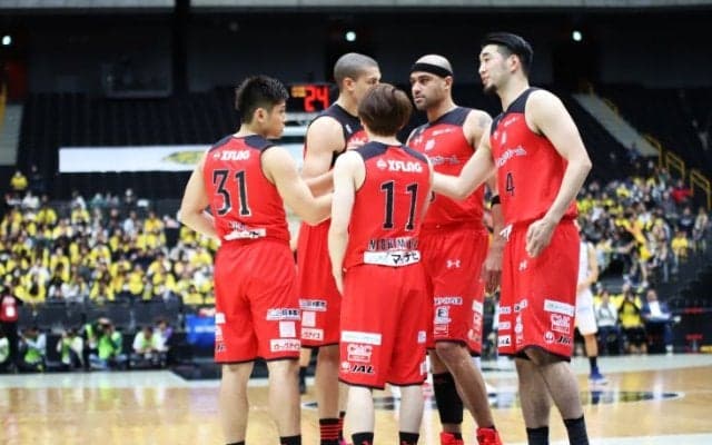 「ルーズボールがすべて、リバウンドがすべて」のバスケで千葉ジェッツが栃木ブレックスに競り勝ち、天皇杯4強進出