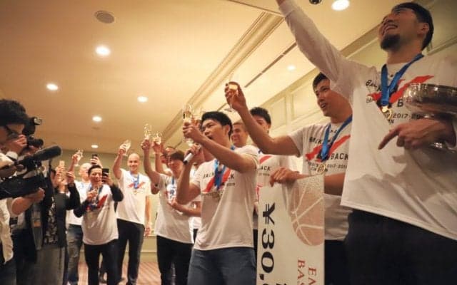 天皇杯連覇を決めた千葉ジェッツ祝勝会、欠場の富樫勇樹も「去年以上にうれしい」