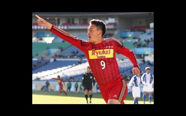 頂上決戦。高校生なのに「大人びた」サッカーの流経大柏はミスがない