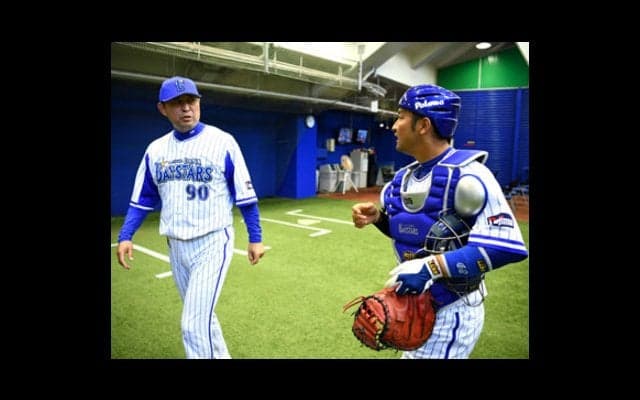 正捕手が消えた。DeNA光山コーチが明かす「捕手３人体制」の真意