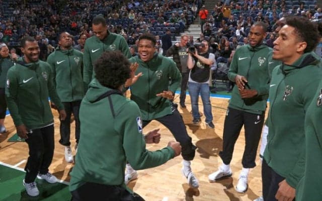 バックス新人スターリング・ブラウンが『ポップコーン・テロ』の洗礼を浴びる