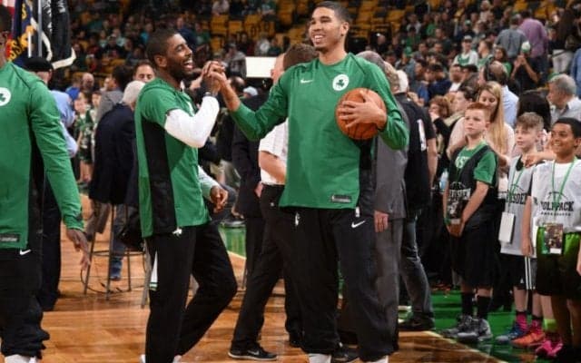 新人らしからぬプレーを続けるテイタムを支える『兄貴分』カイリー・アービング