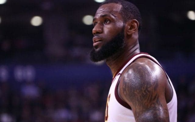 レブロンが『天敵』ランス・スティーブンソンに翻弄されミス連発、キャブズ敗北