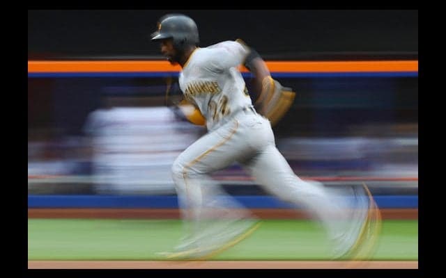 【MLB】名手が時速42キロでド迫力ダッシュ　自主トレ映像にファン驚愕「光の速さ」