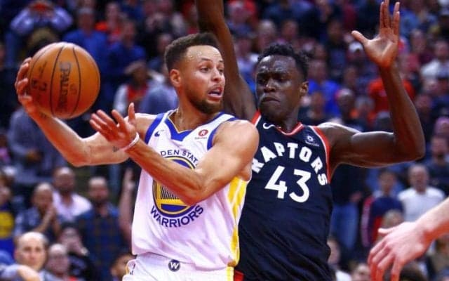 ステフィン・カリーが復帰したウォリアーズ、ラプターズを破りロード12連勝