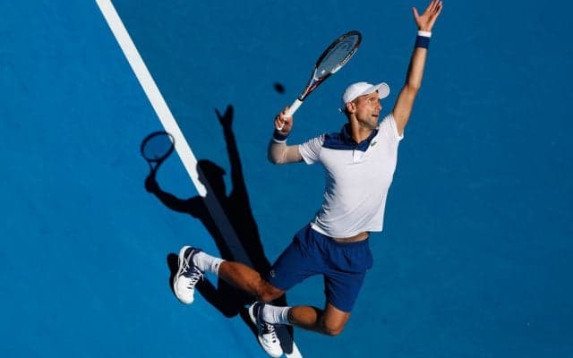 ジョコビッチがヤングを圧倒し右肘の故障からの復帰戦で勝利[全豪オープン]