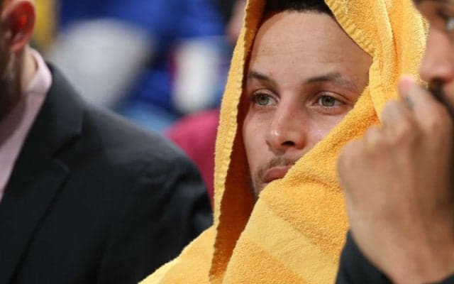 ロードでのキャブズ戦後、真冬時期に冷水シャワーの『洗礼』を受けたウォリアーズ