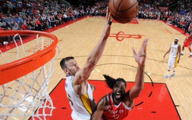 レイカーズから解雇されたアンドリュー・ボーガット、NBAチームとの契約はトレード期限後になる見込み