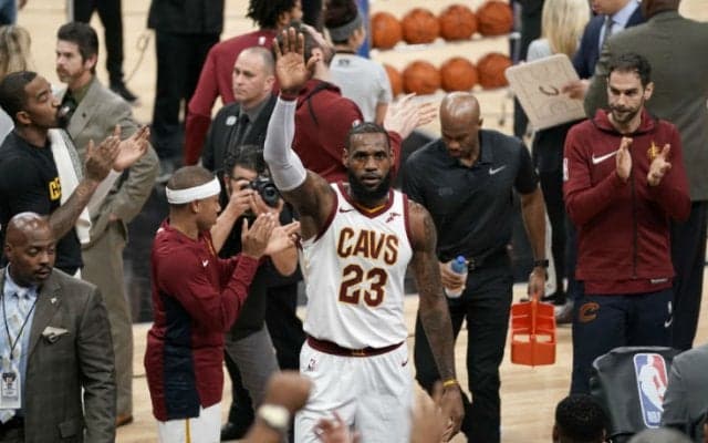 自身でフライング祝福をしたレブロン・ジェームズ、史上7人目の通算3万得点を達成